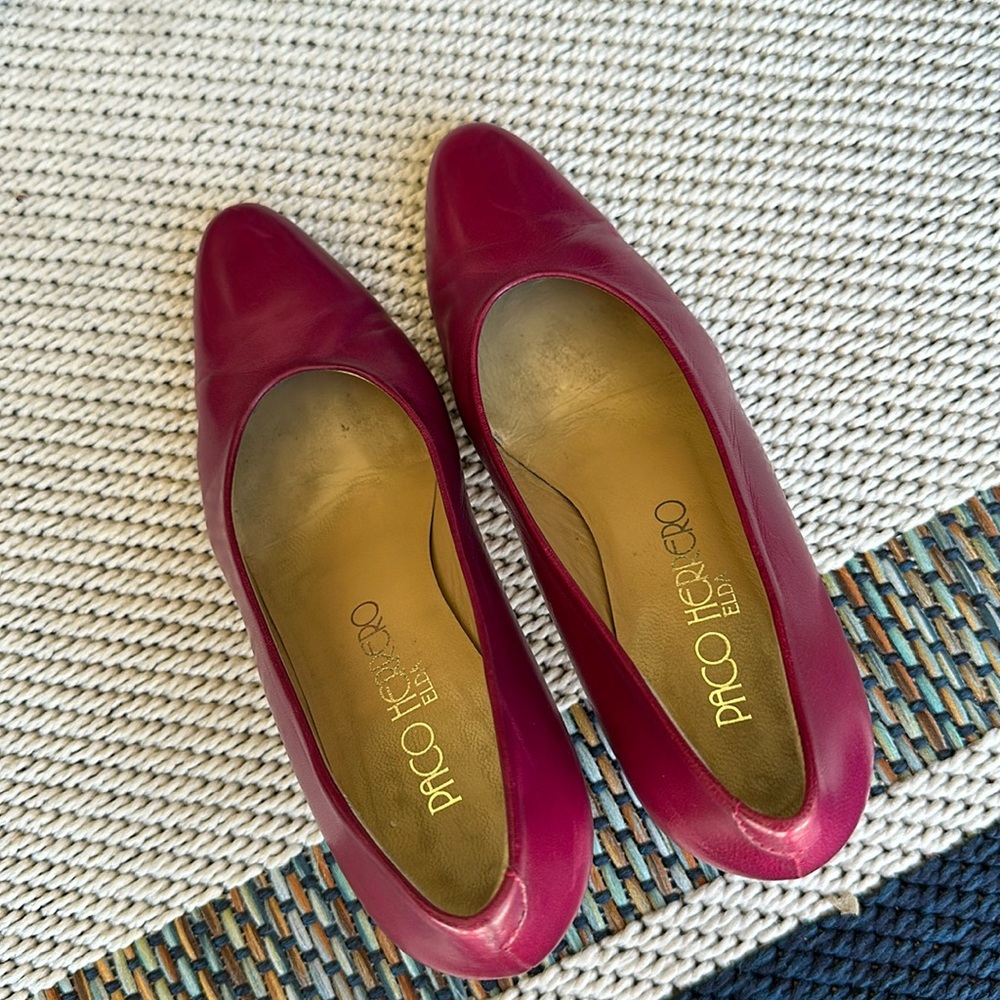 Paco Herrero. Work shoes, size 6 in fuchsia. Used and in good condition.